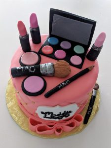 Cosmetic cake for a chic lady. | Makeup birthday cakes, Make up cake, Mac  cake