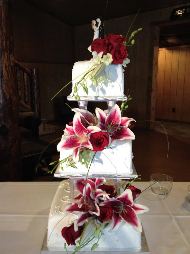 Separated Tiers Wedding Cake