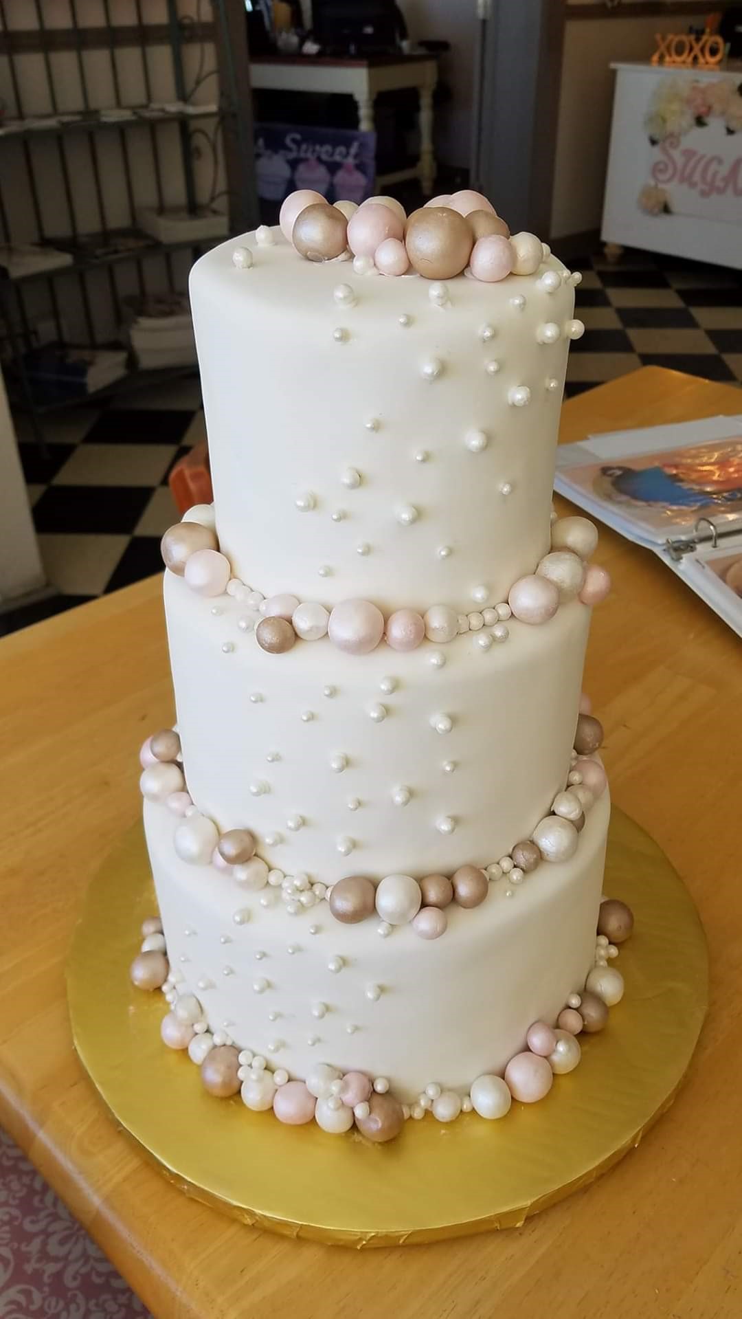 Wedding Cake with Bubbles Wedding Cake with Bubbles