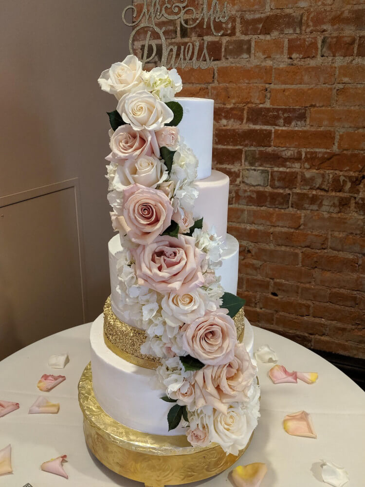 White and Gold Tiered Wedding Cake White and Gold Tiered Wedding Cake